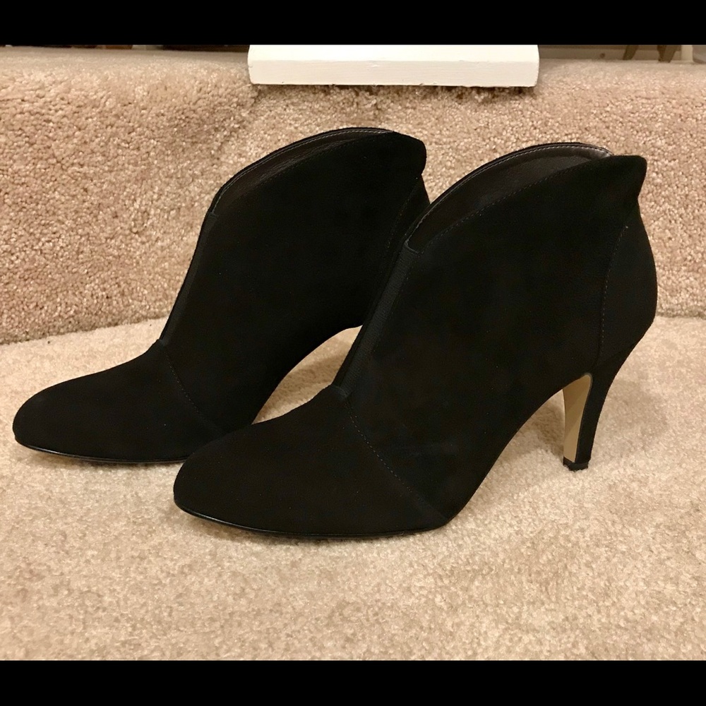 NIB Adrienne Vittadini Faux Suede Black booties 9